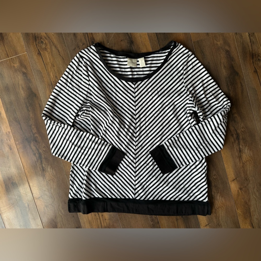 Zenergy by Chico’s Black White Striped Long Sleeve Top Contrast Cuffs 2